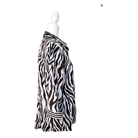 Chicos Sz 2 Large Effortless Gabrielle Collared Blouse Animal Stripe No Iron - Picture 2 of 7
